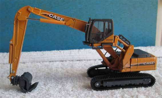 CASE LONG REACH TRACKED ECAVATOR WITH ADJUSTABLE CABIN in 1/87 SCALE (NEW BOXED)