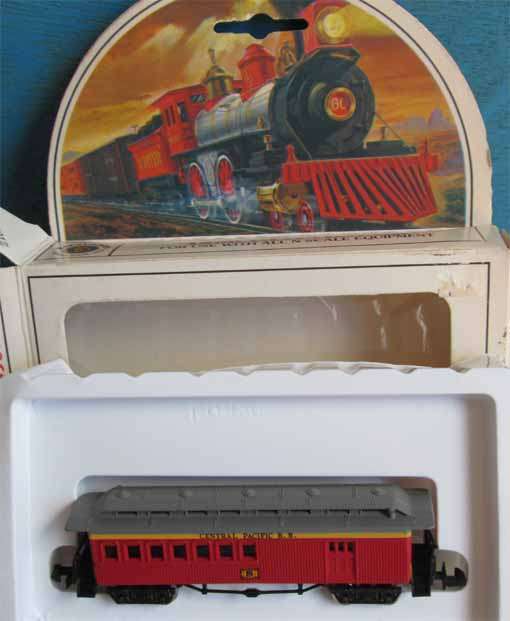 OLD TIME COMBINE CENTRAL PACIFIC by BACHMANN in "N" SCALE (MIB)