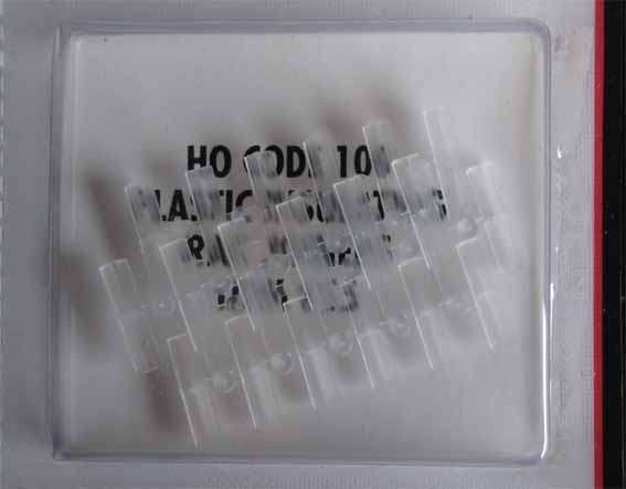PLASTIC INSULATING RAIL JOINERS CODE 100 by ATLAS in HO SCALE (NEW CARDED)