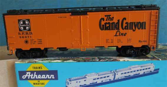 ATHERN 40' REEFER ATSF "GRAND CANYON" in HO (BOXED)