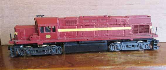 LIMA - HANDMADE SAR CLASS 33 DIESEL LOCOMOTIVE in HO, NICE RUNNER
