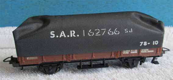 LIMA - OPEN WAGON WITH TARPAULIN in HO SCALE