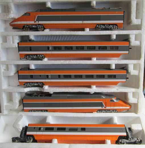 LIMA GOLDEN SERIES - TGV TRAIN SET WITH EXTRA 2nd CLASS COACH in HO (ORIGINAL BOXED)