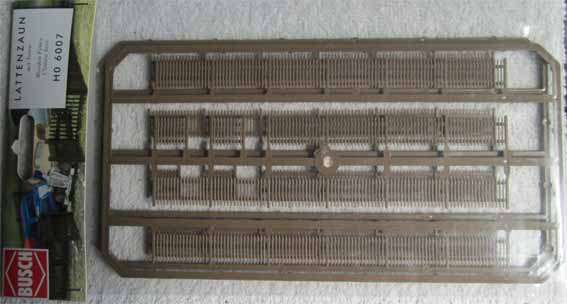 BUSCH - 1200mm WOODEN FENCE in HO SCALE (NEW IN PKT)
