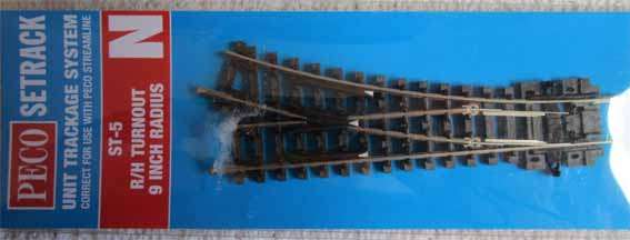 PECO - ST-5 9" RADIUS R/H TURNOUT in N SCALE (NEW CARDED)