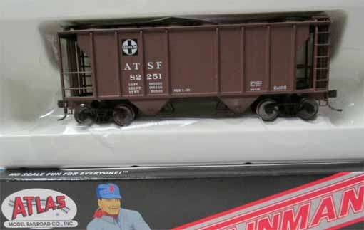 ATLAS TRAINMAN 2 BAY COVERED HOPPER, AT&SF in HO SCALE (BOXED)