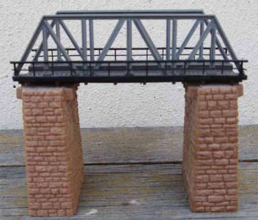 FALLER N SCALE SHORT GIRDER BRIDGE WITH PILLARS - SINGLE ROAD