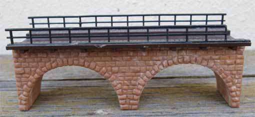 FALLER N SCALE SHORT GIRDER BRIDGE WITH PILLARS - SINGLE ROAD