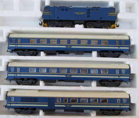 LIMA GOLDEN SERIES BLUE TRAIN SET (BOXED)