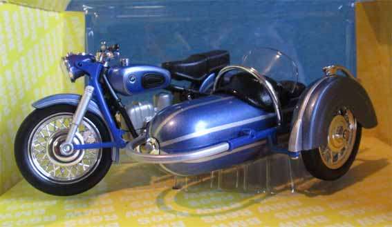 BMW R69S MOTOR BIKE WITH SIDE CAR by TOYWAY in 1/18 SCALE (NEW BOXED)