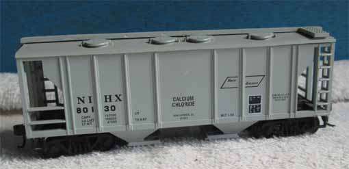 ATLAS HO SCALE - 2 BAY CLOSED HOPPER - GOOD CONDITION