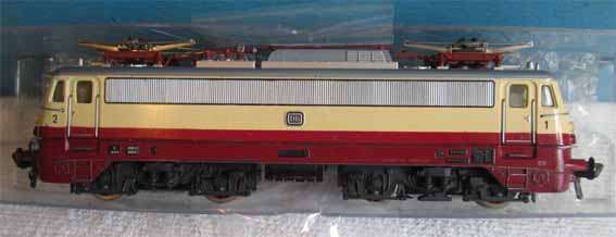 FLEISCHMANN HO SCALE - ELECTRIC LOCO E10 WITH OPERATING PANTOS - RUNS WELL