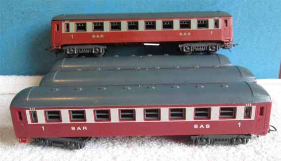 LIMA HO SCALE - 4 X SAR 1st CLASS PASSENGER COACHES