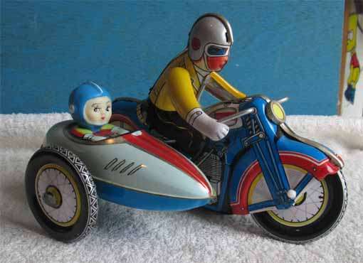 TIP PLATE MOTORCYCLE WITH SIDECAR WITH CLOCKWORK MECHANISM