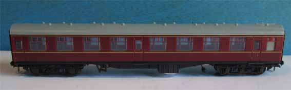 OO SCALE - BR PASSENGER WAGON - GOOD CONDITION WITH HORNBY COUPLINGS