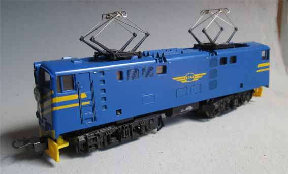 LIMA HO SCALE - SAR E444 ELECTRIC LOCO BLUE TRAIN WITH WORKING PANTOS - SEE BELOW