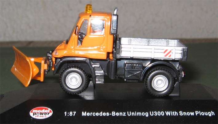 MERCEDES BENZ UNIMOG U300 by MODEL POWER in 1/87 SCALE (NEW BOXED)