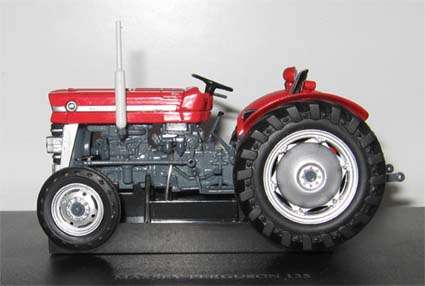 MASSEY FERGUSON 135 by UNIVERSAL HOBBIES in 1/32 SCALE (MIB)