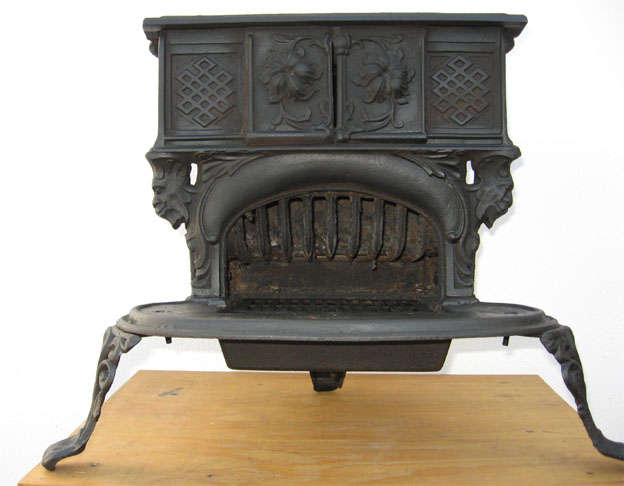 CAST IRON COAL/WOOD BURNING 2 PLATE STOVE