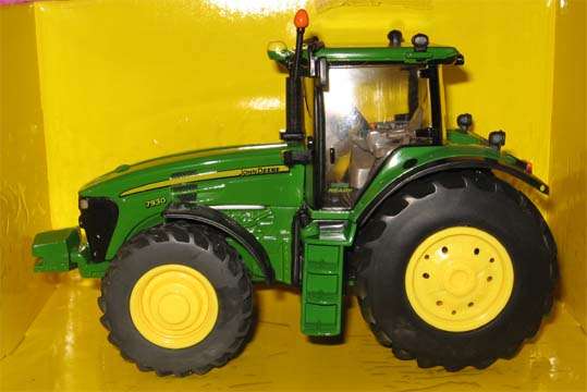 JOHN DEERE 7930 TRACTOR by ERTL in 1/32 SCALE (NEW BOXED)