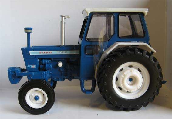 FORD 7000 TRACTOR by BRITAINS in 1/32 SCALE (NEW BOXED)