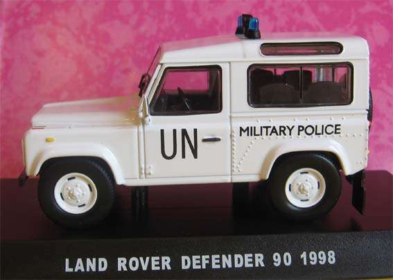 1998 LAND ROVER DEFENDER 90 in 1/43 SCALE (NEW CARDED)