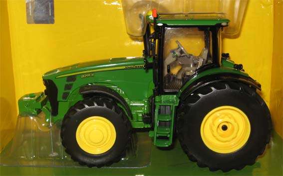 2009 JOHN DEERE 8295R by BRITAINS in 1/32 SCALE (NEW BOXED)