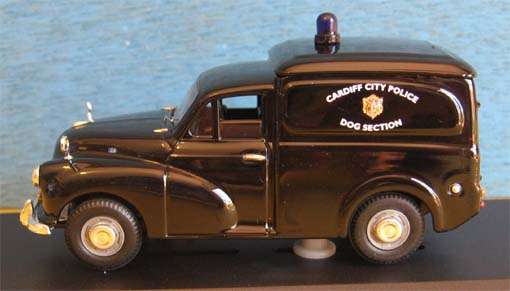MORRIS MINOR VAN "POLICE DOG SECTION" by VANGUARDS in 1/43 SCALE (NEW BOXED)