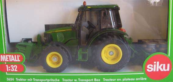 JOHN DEERE 3654 WITH TRANSPORT BOX by SIKU in 1/32 SCALE (NEW BOXED)