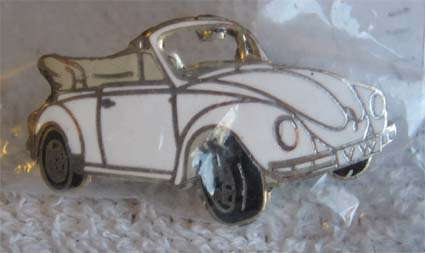 METAL VW BEETLE CABRIO PIN BADGE - 33 mm LONG.