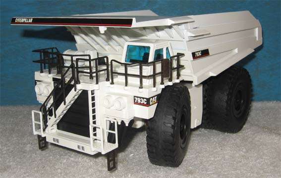 CAT 793C MINING TRUCK by NZG in 1/50 SCALE (MIB)