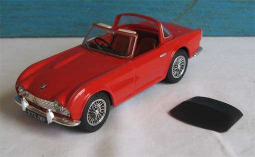 TRIUMPH TR4 by VANGUARDS in 1/43 SCALE (NIB)