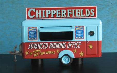 CHIPPERFIELDS MOBILE TRAILER by OXFORD in 1/76 SCALE (NIB)
