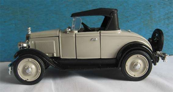 1928 CHEVROLET ROADSTER by THE NATIONAL MOTOR MUSEUM MINT in 1/32 SCALE (NIB)