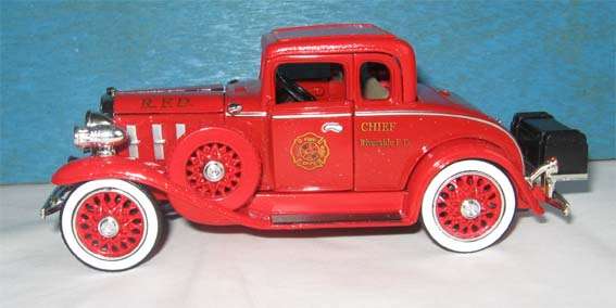 1932 CHEVROLET FIRE CHIEF ROADSTER by THE NATIONAL MOTOR MUSEUM MINT in 1/32 SCALE (NIB)