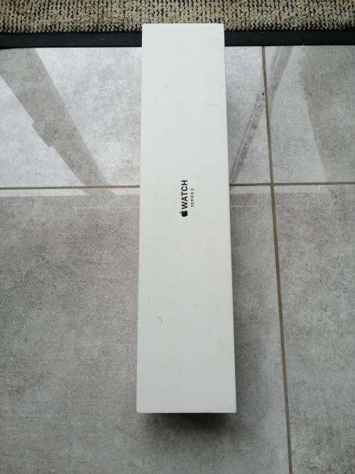 APPLE WATCH 3, 42MM, WITH BOX AND ALL ORIGINAL ACCESSORIES AND EXTRA BAND - PLEASE READ