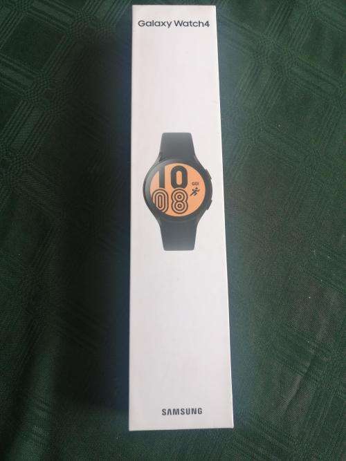 SAMSUNG WATCH 4, 44MM,BLUETOOTH,WIFI, GPS, ORIGNAL CHARGER,WITH BOX,EXCELLENT CONDITION, HARDLY USED