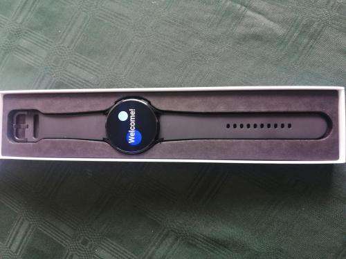 SAMSUNG WATCH 4, 44MM,BLUETOOTH,WIFI, GPS, ORIGNAL CHARGER,WITH BOX,EXCELLENT CONDITION, HARDLY USED