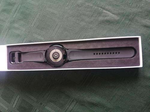 SAMSUNG WATCH 4, 44MM,BLUETOOTH,WIFI, GPS, ORIGNAL CHARGER,WITH BOX,EXCELLENT CONDITION, HARDLY USED