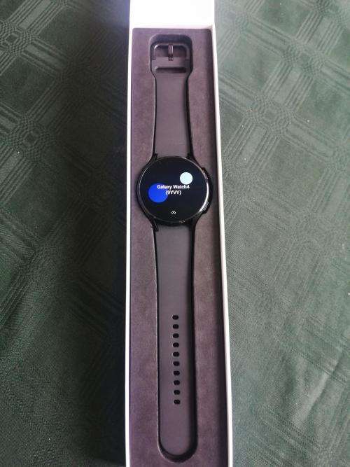 SAMSUNG WATCH 4, 44MM,BLUETOOTH,WIFI, GPS, ORIGNAL CHARGER,WITH BOX,EXCELLENT CONDITION, HARDLY USED