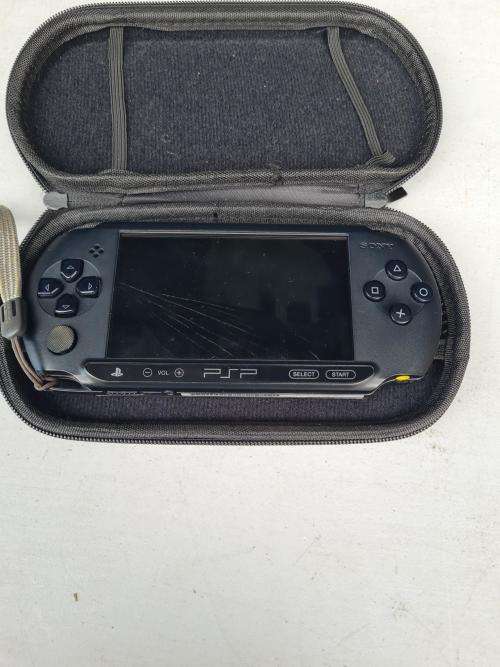 ORIGINAL SONY PSP WITH ORIGINAL CHARGER AND CASING - SCREEN CRACKED AND NOT SWITCHING ON