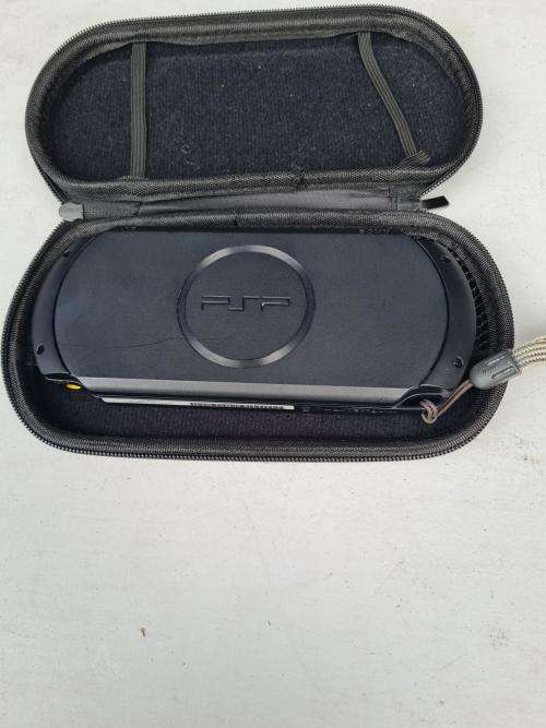 ORIGINAL SONY PSP WITH ORIGINAL CHARGER AND CASING - SCREEN CRACKED AND NOT SWITCHING ON