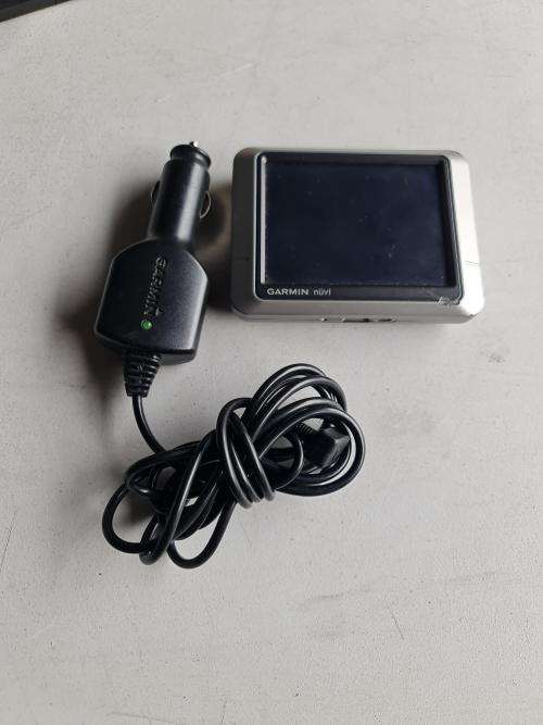 GARMIN NUVI 200 WITH CARD CABLE GOOD WORKING CONDITION
