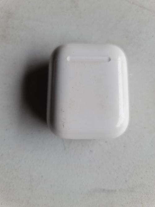 APPLE AIR AIR PODS - WITH CHARGING CASE - PLEASE READ