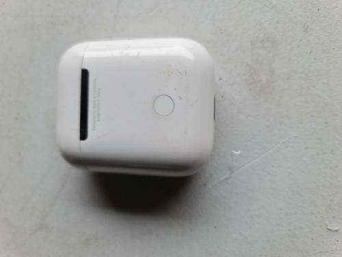 APPLE AIR AIR PODS - WITH CHARGING CASE - PLEASE READ