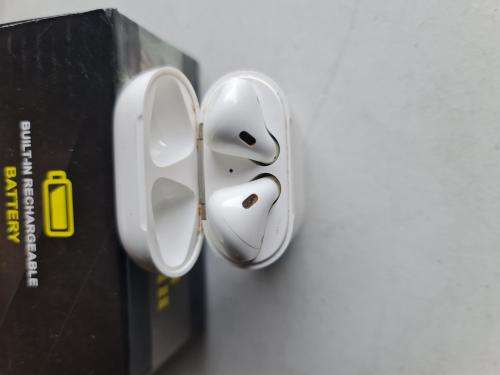 APPLE AIR AIR PODS - WITH CHARGING CASE - PLEASE READ