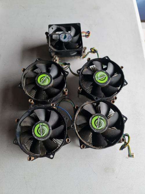 BULK LOT - CPU PROCESSOR FANS AND HEAT SINKS - 5 IN TOTAL