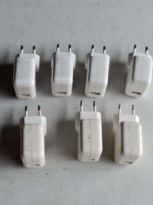 BULK LOT - 10W APPLE ADAPTORS - 7 IN TOTAL