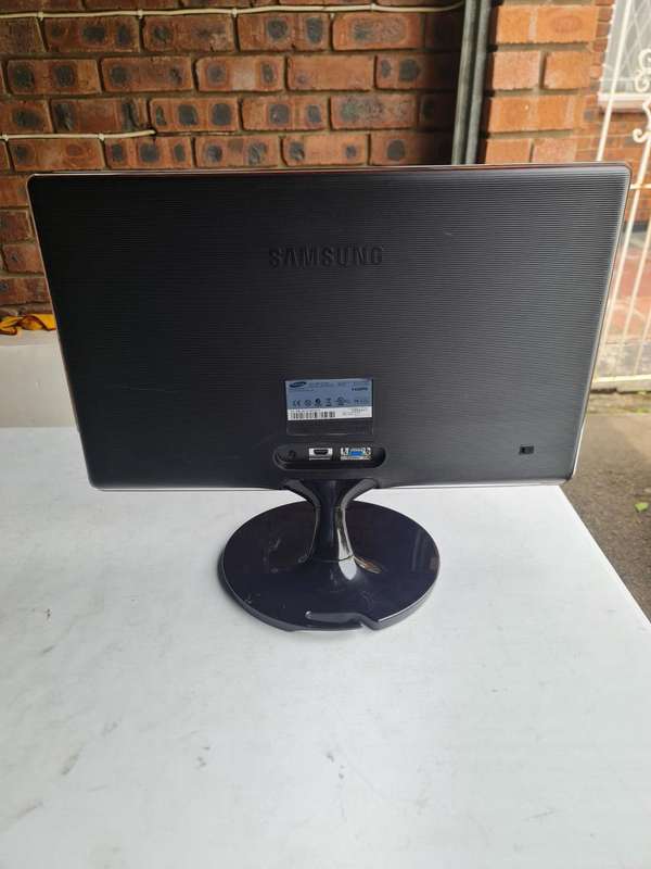 SAMSUNG SYNCMASTER SA350 - 24 INCH LED MONITOR - S24A350H - 24 INCH LED SCREEN