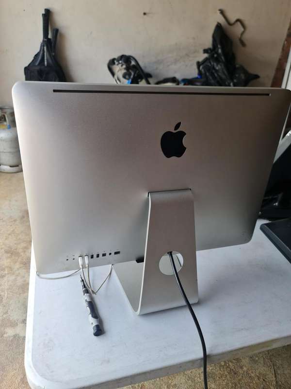 APPLE IMAC 21.5 INCH - MID 2011 - CORE i5 - 4GB MEMORY - 500GB HARD - FULL WORKING CONDITION